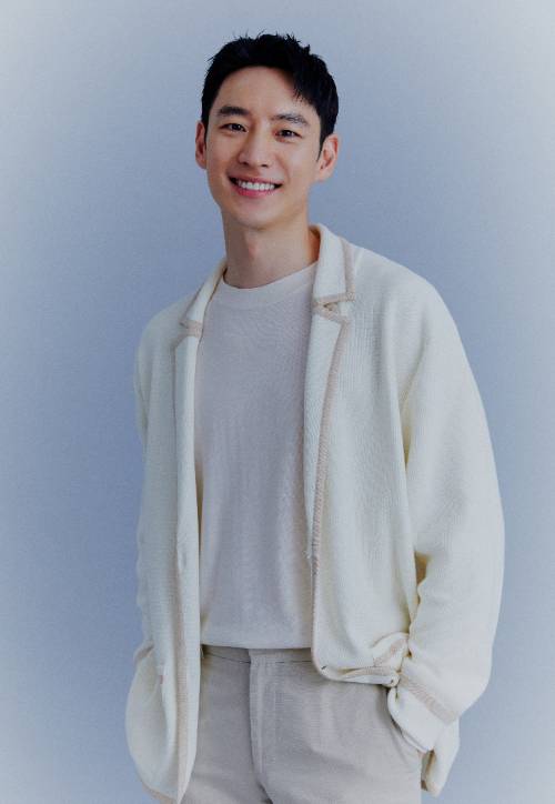 SBS 금토드라마 '모범택시'에서 김도기 역을 연기한 배우 이제훈. PRJ 제공