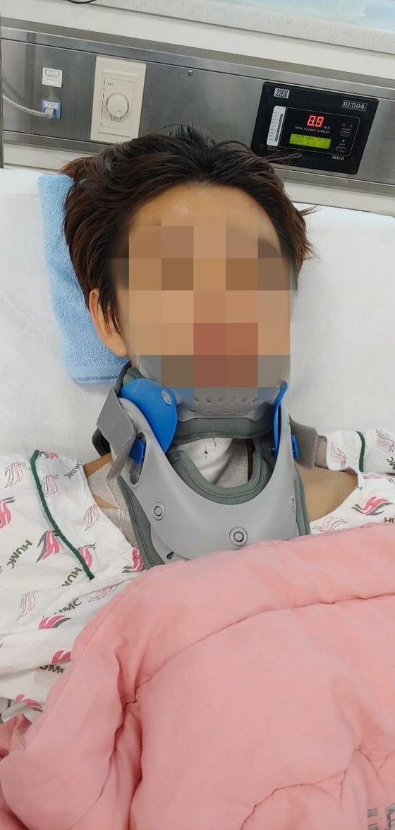 사고가 난 지난해 2월 이후 박군은 사지가 마비돼 계속 병상에 누워있다. 가슴 밑으로는 전혀 움직일 수 없다고 한다. 가족 제공