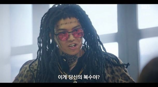 인종차별 논란이 인 ‘알렉스 리’ 캐릭터. 사진=SBS ‘펜트하우스3’ 방송화면.