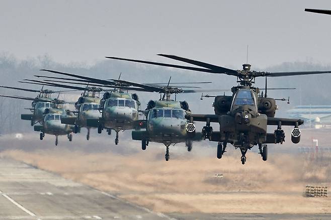 밀리터리 밸런스 2021에 따르면 육군항공작전사령부는 세계 4위 규모 500대 이상의 헬기 전력을 보유한 것으로 확인된다. 사진=육군항공작전사령부