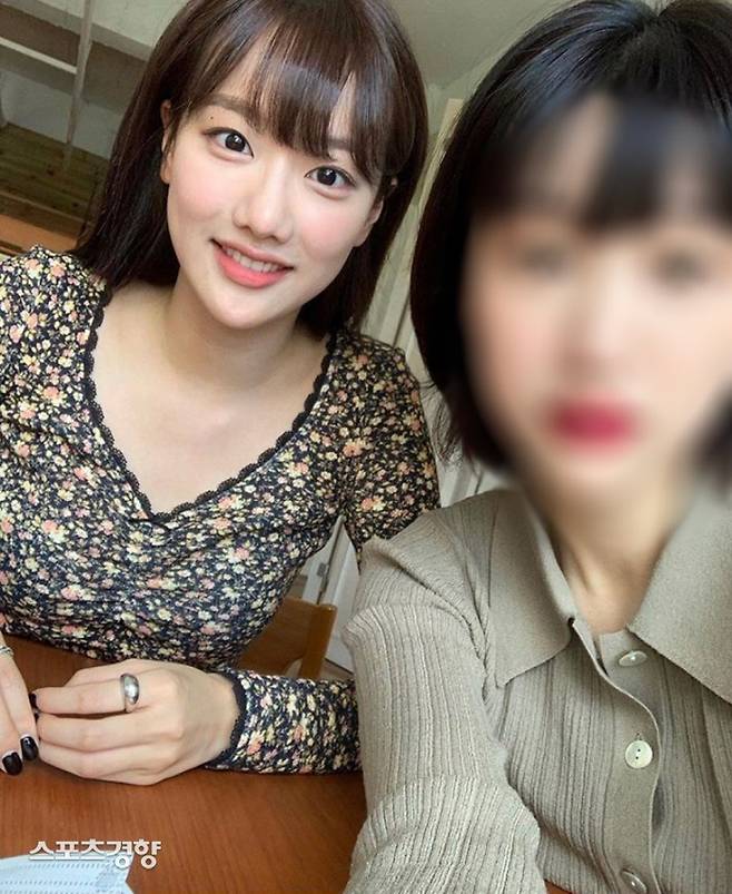 이나은의 왕따설을 부인하는 글을 올렸던 친언니 이모씨가 학교폭력 가해 의혹이 제기되자 인스타그램 계정을 비공개로 돌렸다. 인스타그램 캡처