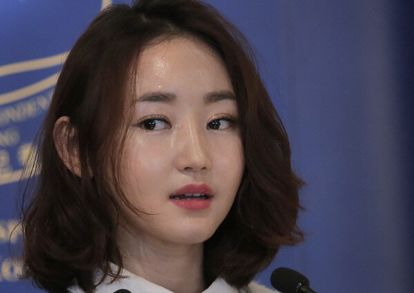 탈북자 박연미씨가 지난 2017년 4월3일 홍콩 외신기자클럽 기자회견에서 발언하는 모습(사진=AP/뉴시스).