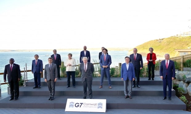 문 대통령, G7 정상과 기념촬영 (사진=연합뉴스)