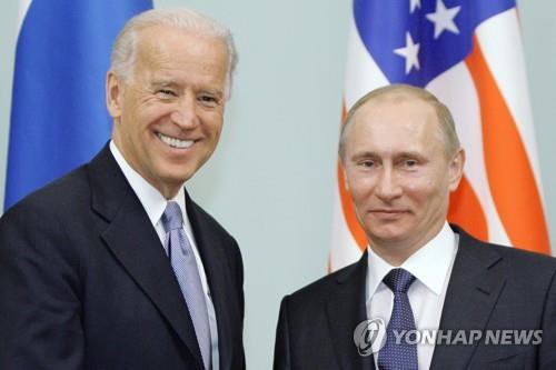 2011년 3월 부통령 신분으로 푸틴 대통령 만난 바이든(왼쪽) [AP=연합뉴스 자료사진]