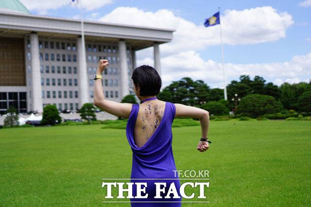 인식 개선위해 달려가겠다(?) 기념사진 남긴 류호정 의원.