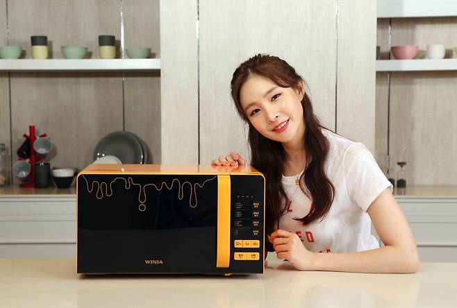 위니아 컬러팝 전자레인지. /대유위니아 제공