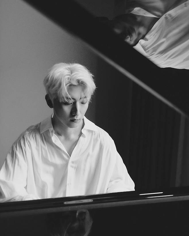 /사진 = 동환 솔로 앨범 'White' 콘셉트 포토