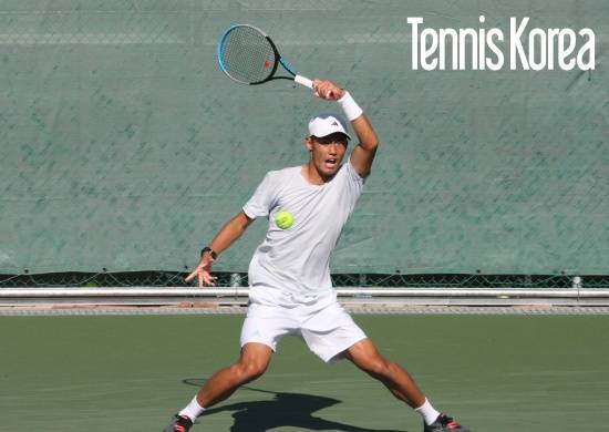 지난해 장호배에서 뛴 윤현덕, 나달의 포핸드를 연상케한다