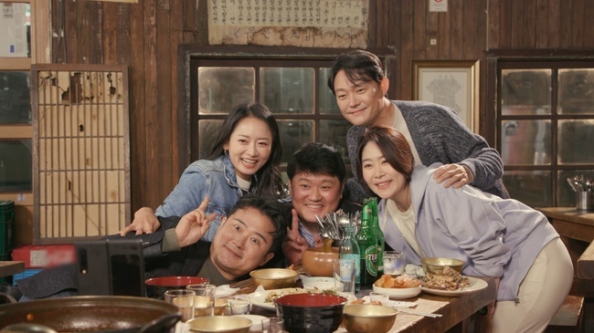 Power Diary 2021 will finally be broadcast for the first time.Actor Ryu Deok-hwan, who played the role of Sun-gil, the youngest child of the day, participated in the narration in MBC Changsha 60 Years special feature Docu Flex - Power Diary 2021 (director Kim Hyun-ki, hereinafter power diary 2021) which is aired on June 18th.As news that he could hear Sun-gils voice, which has become an adult actor, has been reported, expectations have increased among fans of the Power Diary.Ryu Deok-hwan conducted a narration recording of Power Diary 2021 on the 17th.He told the crew, I read and read as soon as I received the script yesterday, and he was blinded by Feeling from the beginning.When I played the video, Feeling, who could not control it several times, came up and stopped reading and picked up breathing.Ive done narration several times, but Ive never been able to concentrate on this script, he said.The people who missed the video all the time, and they were lost in watching the screen.I think all your actors will come out and tell you, and I will remember and remember the Feeling of that time again, and I will not have this case in the future, he said.He was surprised, too, and said, I was surprised because I was so funny. I was surprised because I was a party. I was just surprised to have exceeded the expectation of this much ~.Ryu Deok-hwan loved the power diary and greeted viewers who would wait for the power diary 2021 as follows.There will be a lot of people who wait and think about power diary and remember a lot, and power diary 2021 is created and many people will like it.You see, youre impressed, youre once laughing and remembering, and its going to be a good time for you to talk about it in a hearty way.