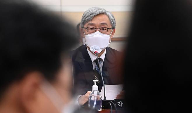 18일 서울 여의도 국회에서 열린 법제사법위원회에서 최재형 감사원장이 의원들의 질의에 답하고 있다./이덕훈 기자