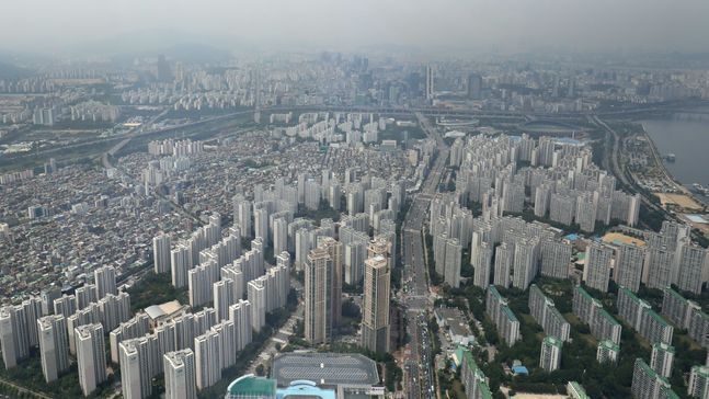 서울 강남을 관통하는 이른바 '황금라인'으로 평가되는 위례신사선 내년 착공을 앞두고 일찍이 투자수요의 발길이 이어지고 있다.ⓒ데일리안DB