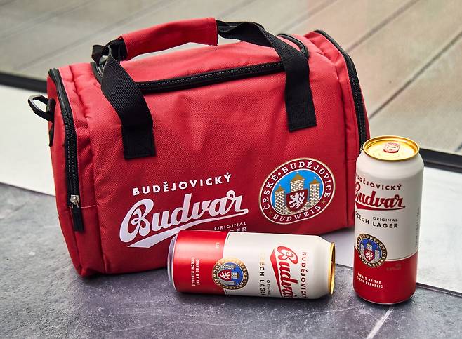 체코 국민 맥주 부드바르가 다가오는 여름을 대비할 한정판 쿨러백을 출시했다.(부드바르 제공)