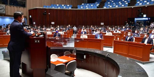 윤호중 더불어민주당 원내대표가 18일 서울 여의도 국회에서 열린 부동산 세제 관련 정책의원총회에서 발언하고 있다. /성형주 기자