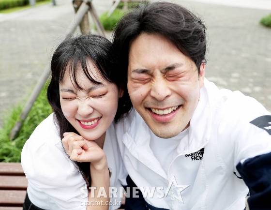 tvN '코미디빅리그' 코너 '포토그래퍼 삘충만'의 이은지(사진 왼쪽), 김해준./사진=김창현 기자 chmt@