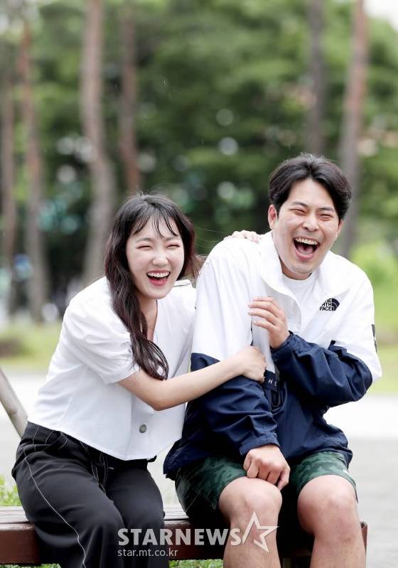 tvN '코미디빅리그' 코너 '포토그래퍼 삘충만'의 이은지(사진 왼쪽), 김해준./사진=김창현 기자 chmt@