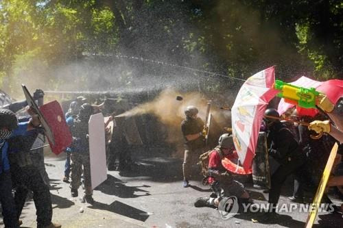 작년 8월 미국 오리건주 포틀랜드에서 벌어진 시위.[AFP/게티이미지=연합뉴스 자료사진]