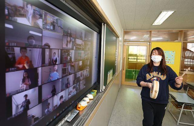 신종 코로나바이러스 감염증(코로나19) 확산세로 인해 지난해부터 원격수업이 진행됐다. 연합뉴스