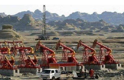 중국 신장위구르 지역의 유전의 모습.［신람망=연합뉴스］
