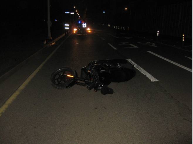 부산 한 도로에서 오토바이가 넘어져 운전자가 숨졌다. 부산경찰청 제공