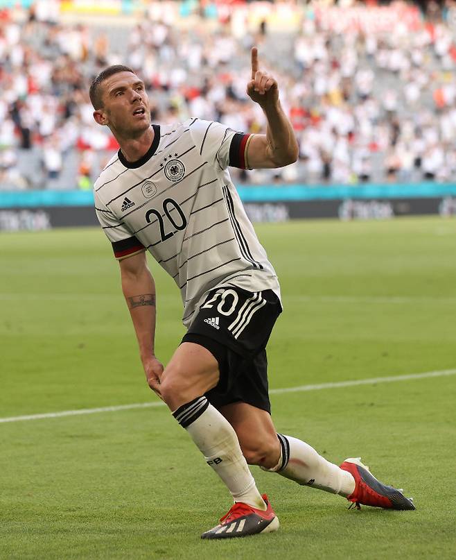 독일의 로빈 곤젠스가 20일 독일 뮌헨에서 열린 유로 2020 F조 2차전에서 포르투갈을 상대로 골을 성공시킨 뒤 포효하고 있다. 로이터연합