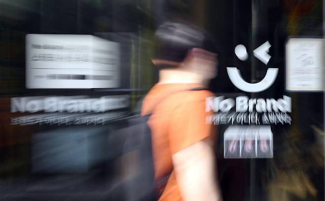 이마트가 골목상권 반발 리스크 등의 영향으로 노브랜드 가맹점 사업을 중단한다. 21일 수도권의 노브랜드 매장. 이동근기자 foto@etnews.com