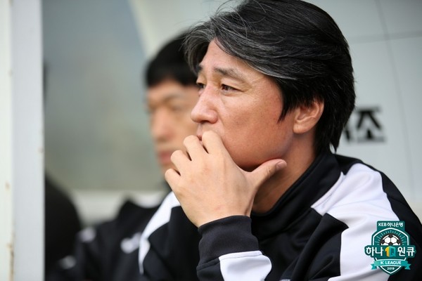 1996-1998년 포항의 아시아 제패를 이끌었던 전경준 전남드래곤즈 감독.