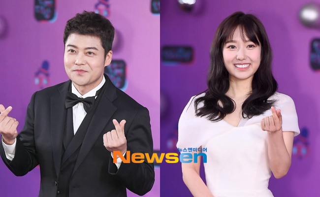 Jun Hyun-moo, Lee Hye-sungs raucous public love beyond the sweetness of the moon. When will it be quiet?On the MBN Antranging Grasshopper broadcast on June 21, Jun Hyun-moo was ashamed to blush when chef Lee Yeon-bok called Lee Hye-sung.When Lee Hye-sung spoke with Lee Yeon-bok affectionately, Jun Hyun-moo boasted that I still get it nice to me.On this day, it was the first broadcast of Antang playing grasshopper, but Jun Hyun-moo mentioned Lee Hye-sung at the top of various portal site entertainment articles.As Jun Hyun-moo and Lee Hye-sung public love are emphasized, interest in the program itself is relatively backward.It is a considerable blow to the entertainment program that the first broadcast soon becomes the first impression.Its not a day or two before Jun Hyun-moo, Lee Hye-sung, mention each other in an entertainment program.Lee Hye-sung appeared on the YouTube channel Study King Jin-jae Hong Jin-kyung on June 14 and mentioned Jun Hyun-moo as a teacher candidate.If you are confident that you will teach better than me, please appear, he wrote a video letter.Recently, Jun Hyun-moo also boasted of Lee Hye-sung and his still affectionate love affair, saying, I live alone (Nahon Mountain), which returned in two years and three months, I will talk about marriage in wartime .Jun Hyun-moo, Lee Hye-sung continues to refer to each other and make a set-like impression.Even if a person appears, a reference to the other person who is a lover is drawn naturally. It can be diagnosed as inappropriate for a performer who has to show various talk according to the program.The bigger problem is that viewers are also complaining of fatigue in the loud public love of the two.As well as Jun Hyun-moo, who has so many programs, Lee Hye-sung, who has been in the first year of the pre-declaration, is forced to feel bored when he takes out his lover card like a desperate one.It is also a natural reaction that their interest in love has faded as it has been about a year and a half since it was released.Public Love is free, but you have to distinguish between the ball and the living. Viewers dont watch entertainment programs to watch Jun Hyun-moo, Lee Hye-sung love stories.The way of directing the two people somehow, and the two people who respond to it should feel the sense of problem.Public Love Even married couples need to think of reasons why they do not want to mention each other on the air.Work and love, in order to catch both rabbits, a cool sense that does not confuse the two is required.Jun Hyun-moo and Lee Hye-sung will stop making mistakes in shooting romance dramas in the background of entertainment and hope to be reborn as broadcasters who do their best in their respective positions.