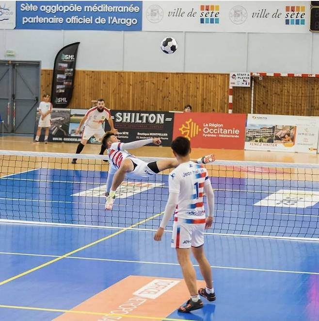 사진=족구투윈 페이스북 발췌