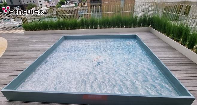 '요시고 사진전：따뜻한 휴일의 기록' 전시 전경 / 사진 : 정지원 기자