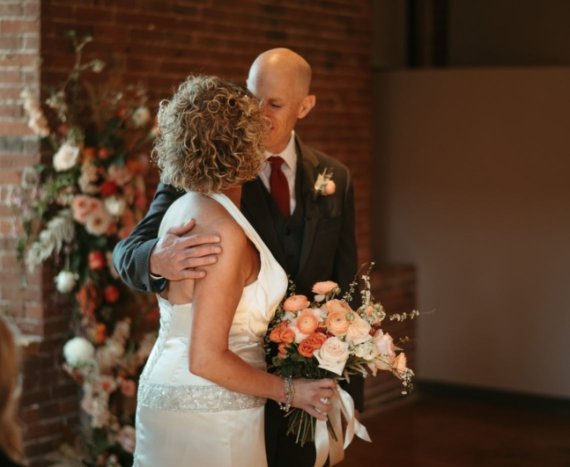 미국 코네티컷주 앤도버에 사는 피터 마샬과 그의 아내 리사 마샬이 두 번째 결혼식을 올리고 있다. 페이스북 캡처