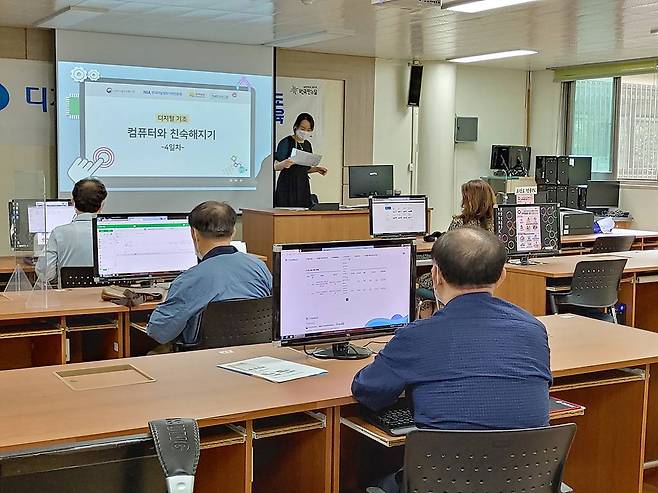 2021 전라남도 디지털역량교육 목포 시립도서관 중장년층 PC 교육 현장