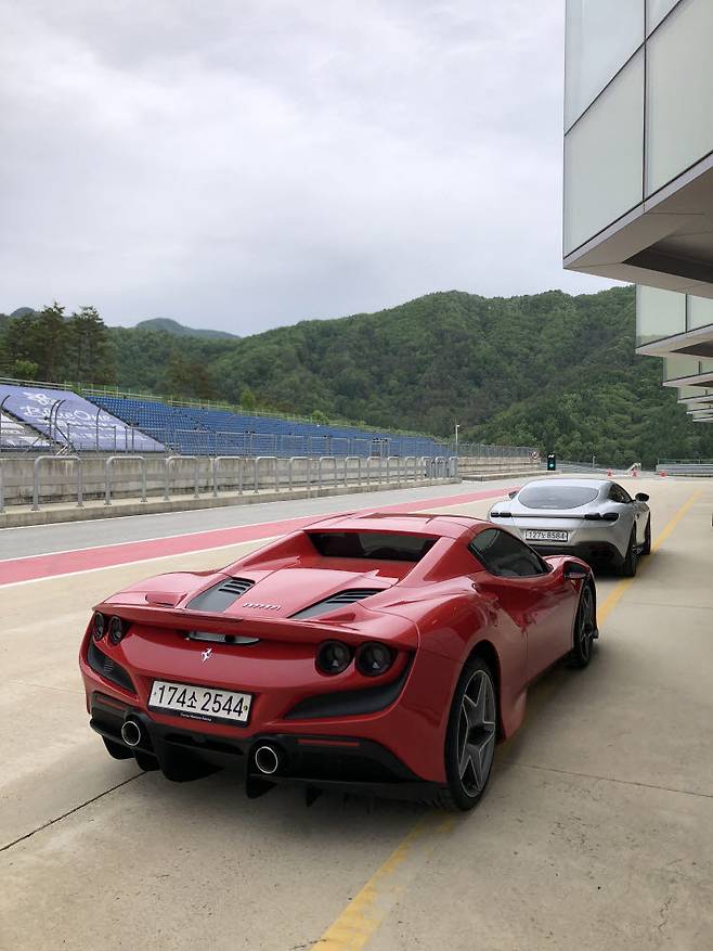 페라리 F8 스파이더.