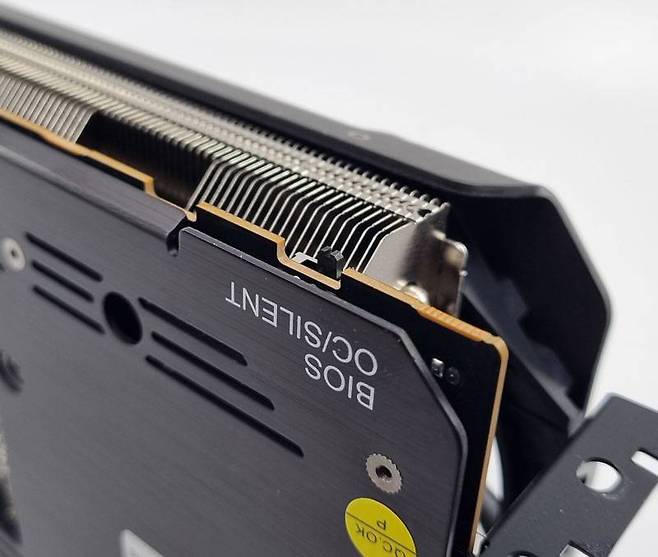 바이오스 전환을 통해 동작 모드를 조정하는 스위치