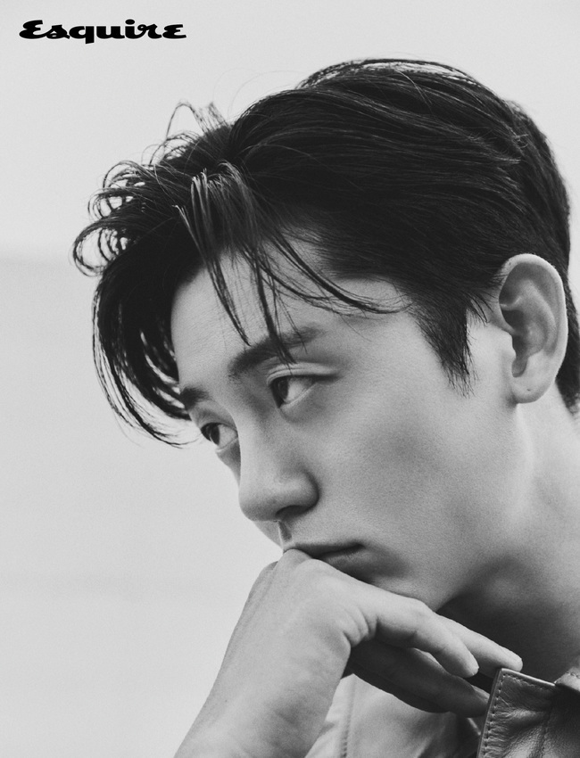 Actor Lee Ji-hoon revealed his intention for his unique The Elective Affinities.The mens Esquire released a July issue picture with actor Lee Ji-hoon on June 24.Lee Ji-hoon is the back door that he received the OK sign every time he got a high understanding and immersion of the concept, and when he stopped shooting, he showed his unique cheerfulness and brightened the atmosphere of the scene.In the interview that followed, his human charm is revealed.Of course, there were some things that were mixed in the first place, he said of his unique The Elective Affinities to approach people without hesitation. But now I think I have a great human mind, which I want to do better than they are for me.As I became independent and acting, I became lonely, and I realized that I could do what I should do without living alone through my relationship with people around me.In addition, he showed a fierce passion without concessions about acting.The part like the desire for the work seems to be deeper than the new one now, he said. He revealed the driving force behind the work that was able to digest more than twenty works over the past nine years after his debut.And to be a good actor, he has been trying to choose characters and works with different approaches that he did not do before for 10 years, revealing the secrets hidden in his filmography.