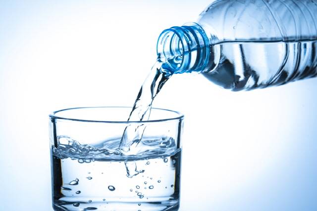 아침 공복에 물을 마시면 다양한 건강 효과를 볼 수 있다./사진=게티이미지뱅크