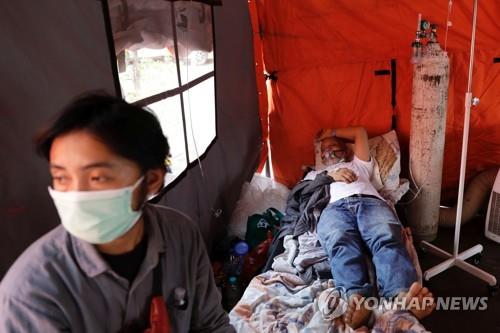 인도네시아 확진자 또 1만8천명 추가…자카르타 병원마다 텐트 [로이터=연합뉴스]