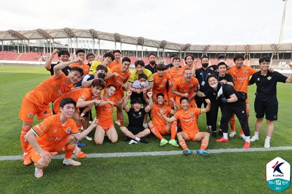 성남FC전 승리로 10경기 만에 웃은 강원FC. 한국프로축구연맹