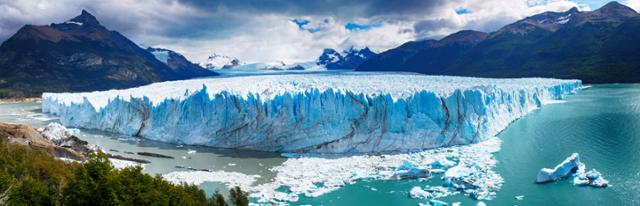 이 나라에서 가장 큰 아르헨티노 호수(lago Argentino) 위에 떠 있다. 사진발도 좋지만, 실제로 보면 더 웅장하다. ⓒ강미승