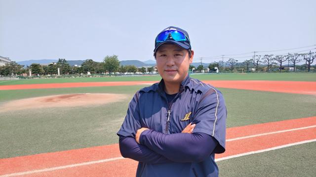 최근 경주고에 합류한 차민규 코치. ‘펑고의 달인’으로 통한다. 박상은 기자