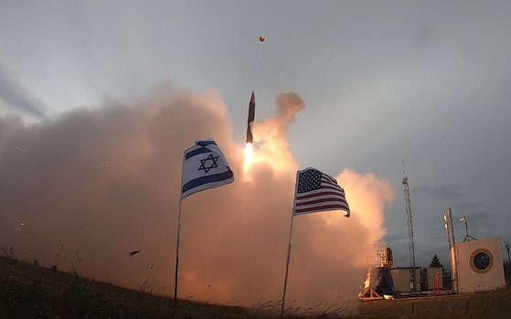 이스라엘과 미국이 공동개발한 애로우3 미사일 방어 시스템 시험 발사 장면. 사진 이스라엘 항공우주산업