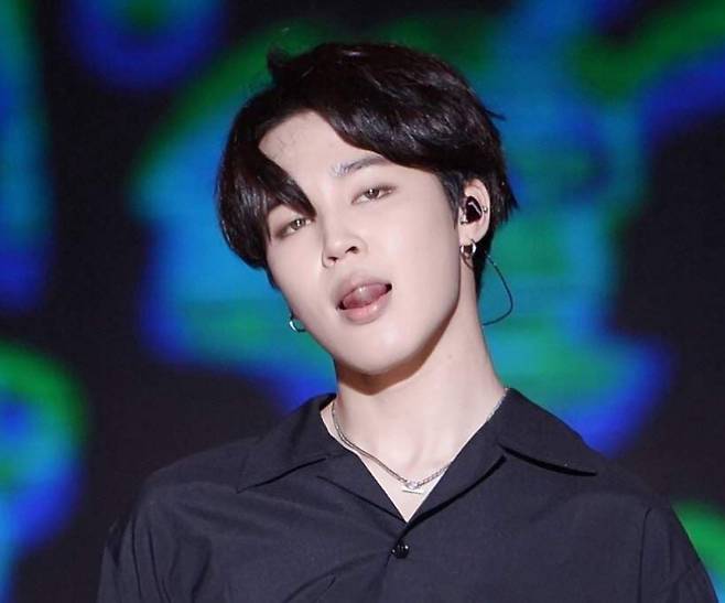 지민이 나이가 든 적이 있던가..방탄소년단 지민, 동안 리즈 미모+아이코닉 블랙 헤어 'Young Forever'