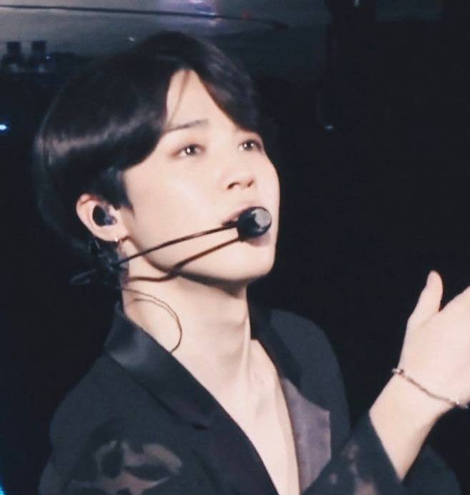 지민이 나이가 든 적이 있던가..방탄소년단 지민, 동안 리즈 미모+아이코닉 블랙 헤어 'Young Forever'