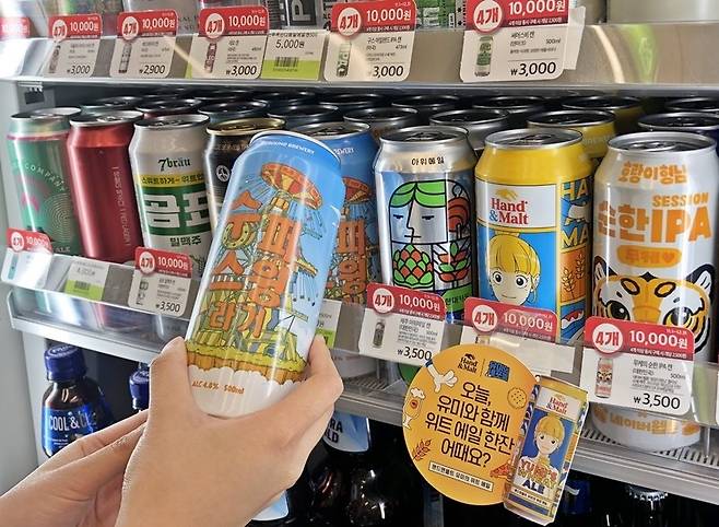 Local craft beers are on sale at a convenience store. (CU)