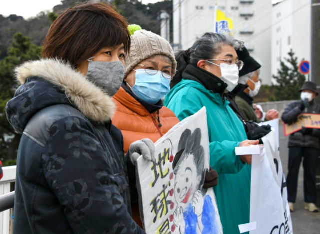 시위 중인 히라타 기미코(맨 왼쪽). /사진=골드먼 재단