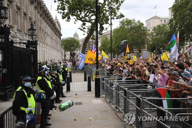 런던 코로나19 봉쇄 반대 시위 [AFP=연합뉴스]