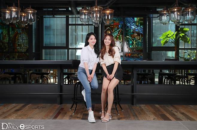 이정현(왼쪽)과 윤수빈 아나운서.