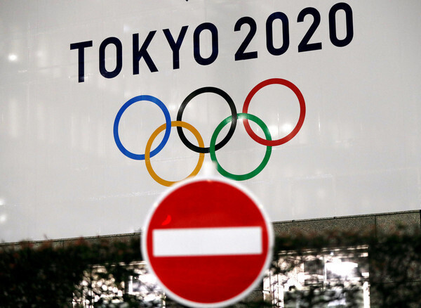 도쿄 시내에 걸린 올림픽 광고판. 도쿄/로이터 연합뉴스