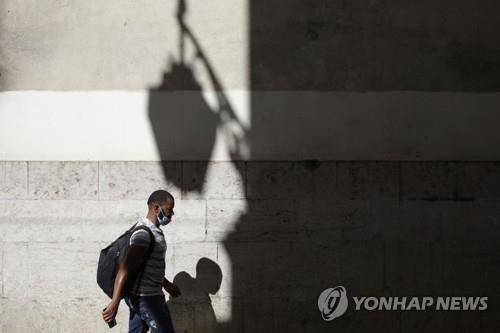 지난 24일 한산한 포르투갈 리스본 거리[AP=연합뉴스 자료사진]