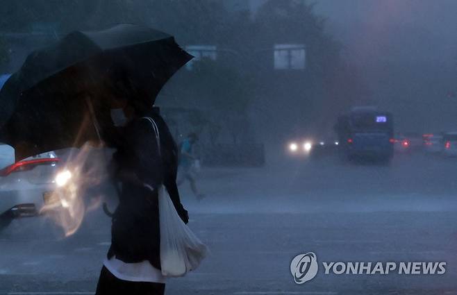 소나기 내리는 저녁 [연합뉴스 자료사진]