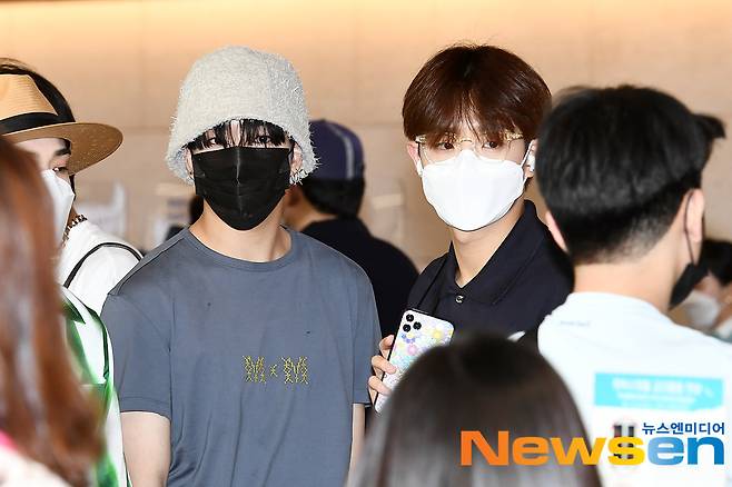 Treasure (TREASURE) members Choi Hyun-seok, Heo Ji-hoon, Yoshi, Jungyu, Masiho, Yoon Jae-Hyuk, Asahi, Bang Ye-dam, Doyoung, Haruto, Park Jung-woo and So Jeong-hwan were released to Jeju Island on the afternoon of June 29th, ...Treasure (TREASURE) members Yoon Jae-Hyuk and Heo Ji-hoon are The Departure as Jeju Island.